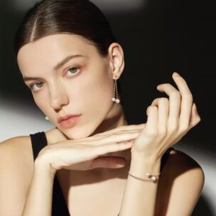 Woman wearing Greta Earrings and Greta Bangle from the Bernhard H. Mayer Pearl Icons Collection